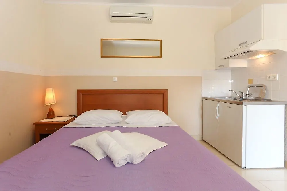 Apartments & Rooms Buble Traù 3*,  Croazia